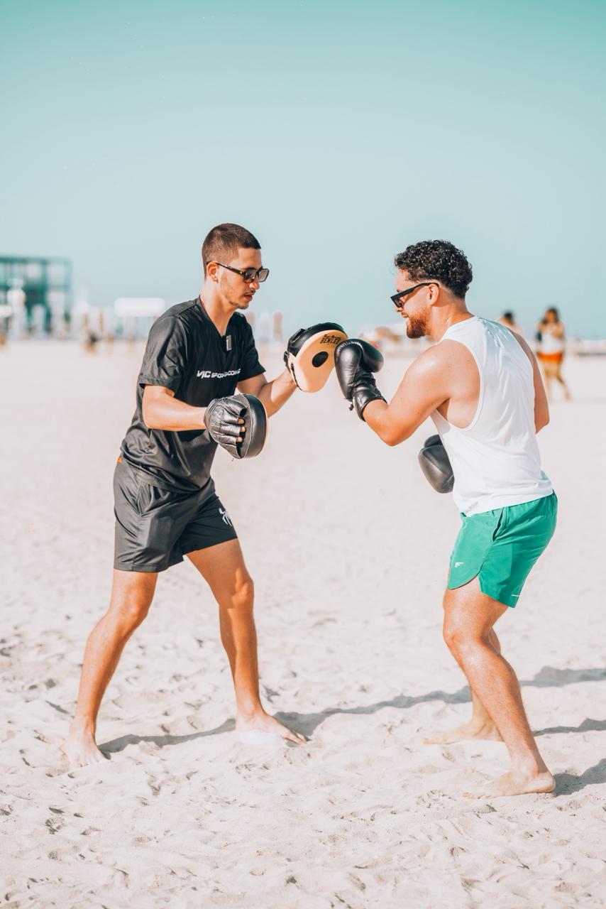 Riccardo Rizzi coaching a client on Dubai beach